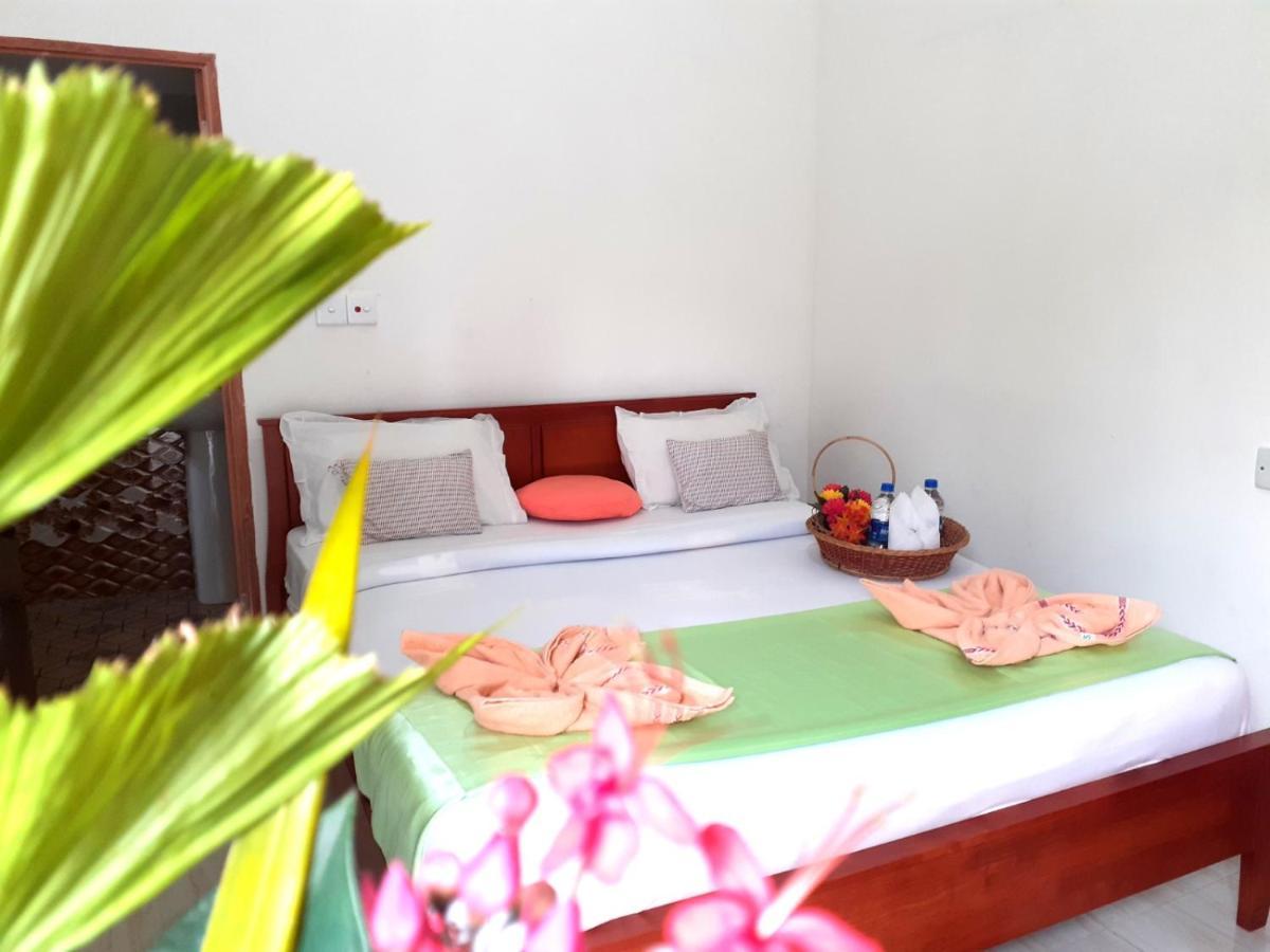 Subash Hotel Nallathanniya Extérieur photo