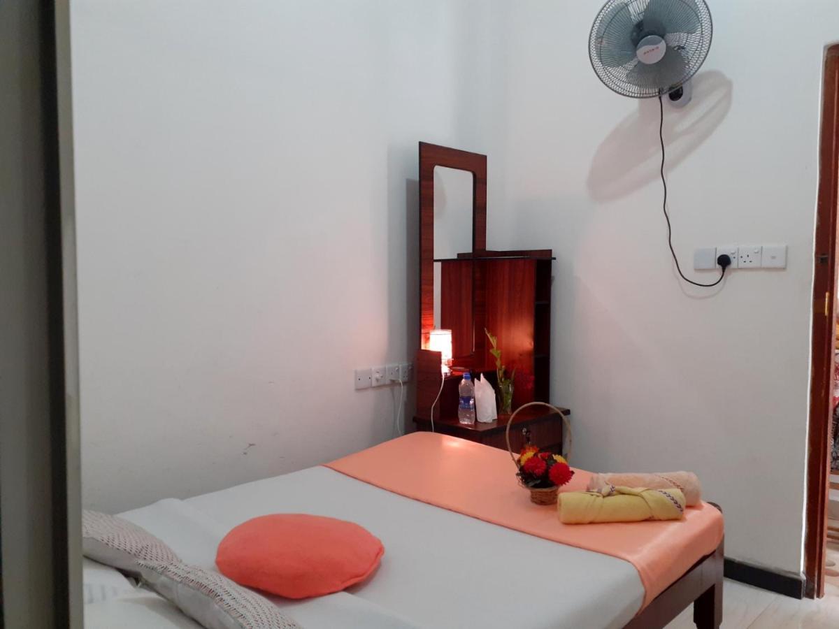 Subash Hotel Nallathanniya Chambre photo
