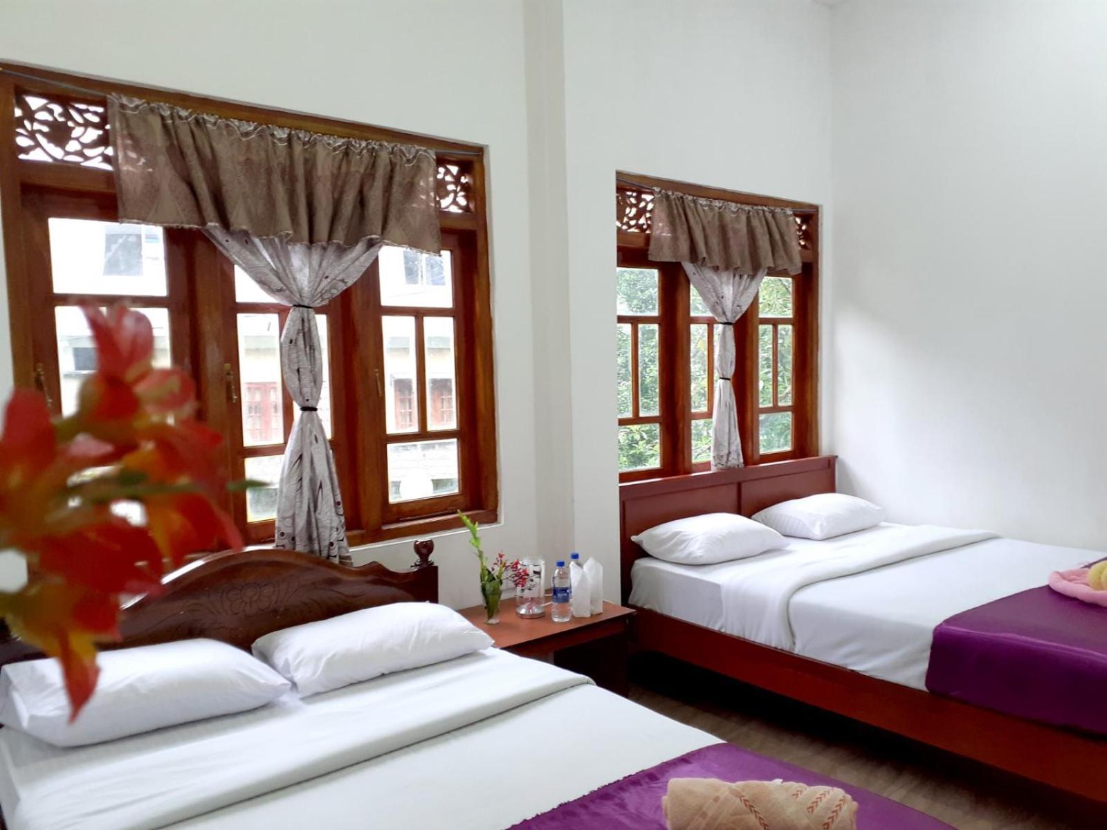 Subash Hotel Nallathanniya Extérieur photo