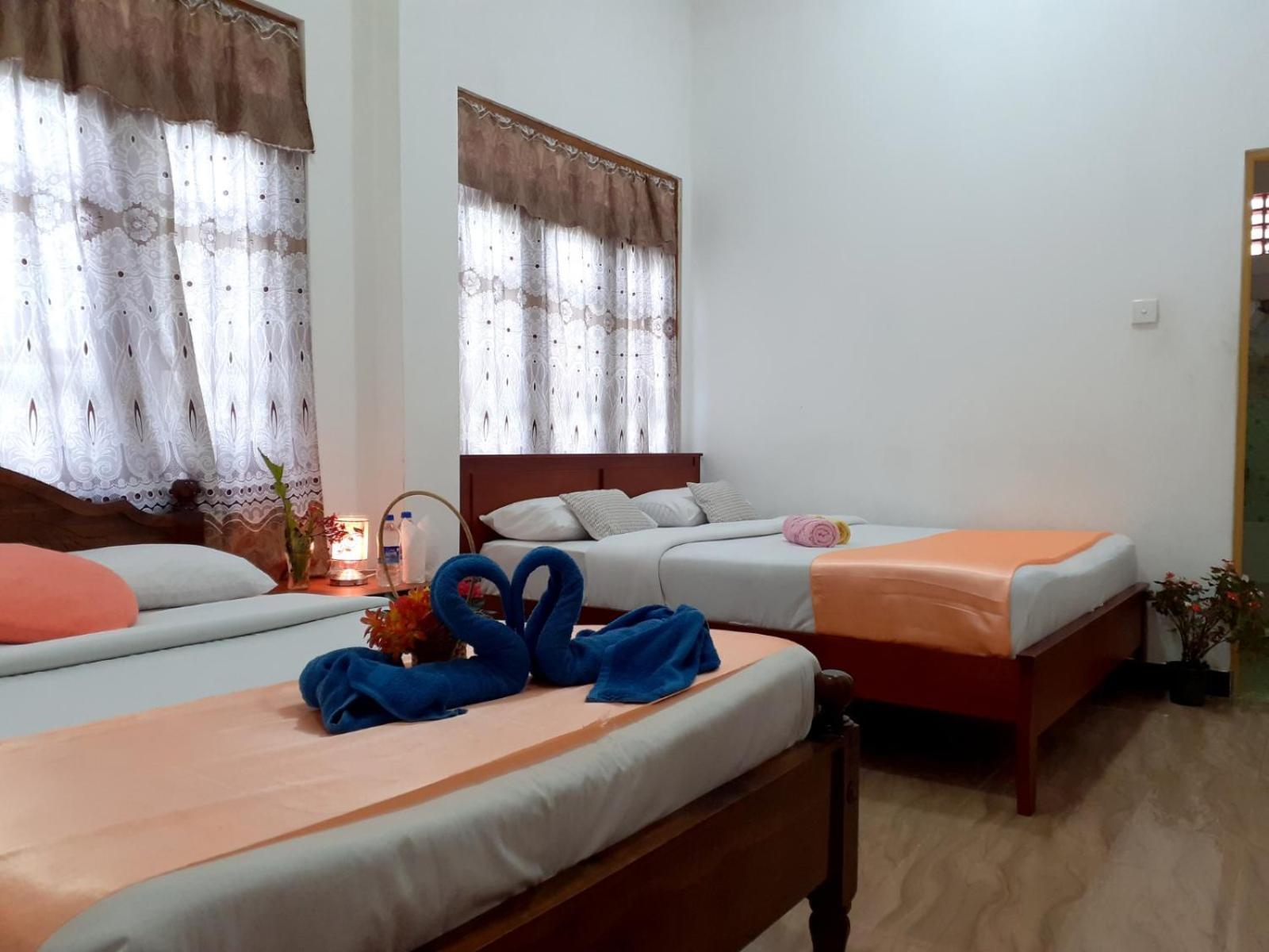 Subash Hotel Nallathanniya Extérieur photo