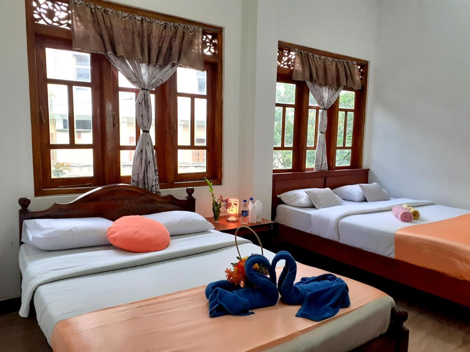 Subash Hotel Nallathanniya Extérieur photo