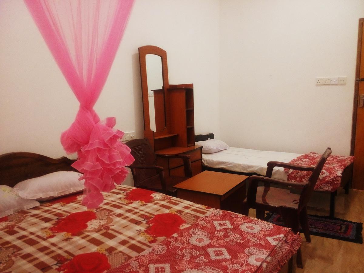 Subash Hotel Nallathanniya Extérieur photo