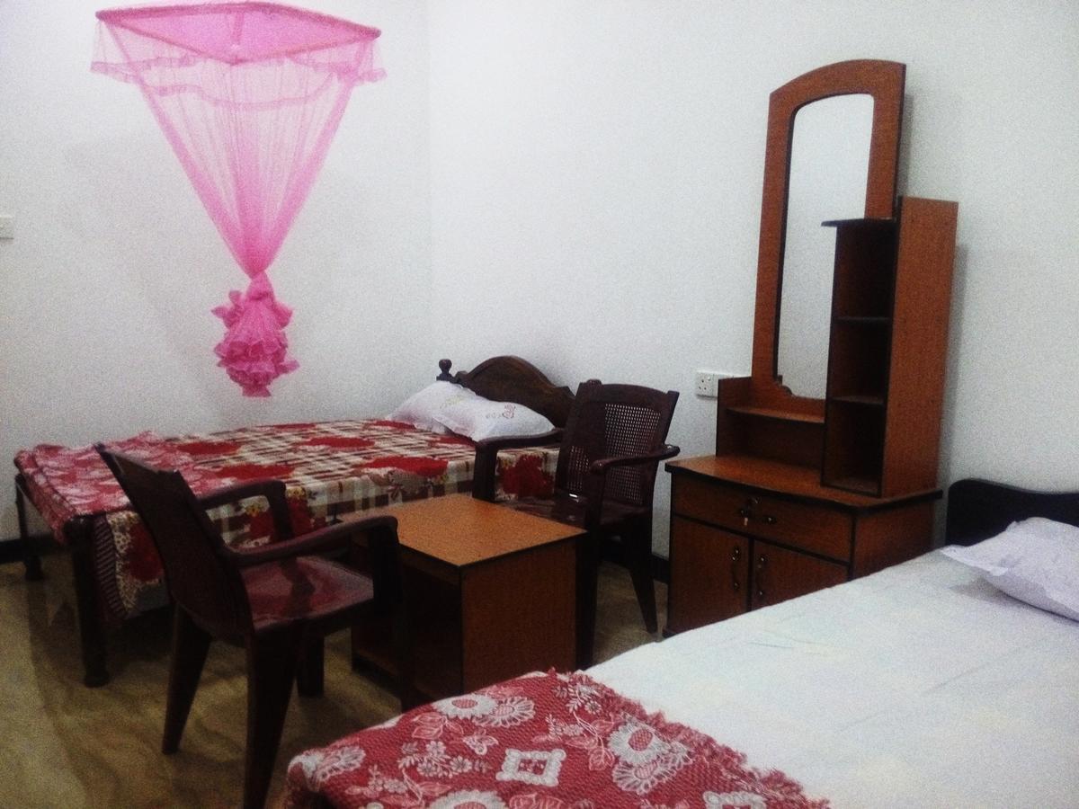 Subash Hotel Nallathanniya Extérieur photo