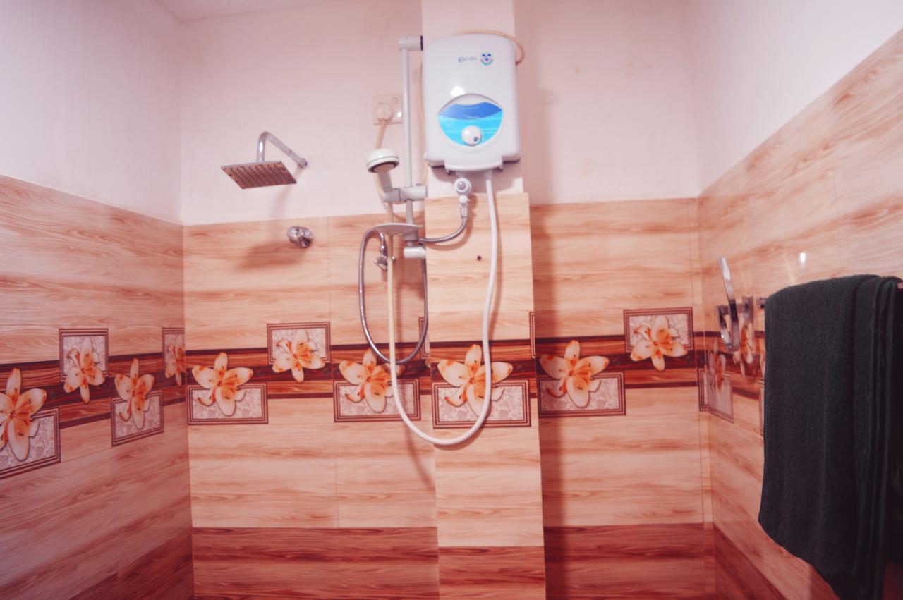 Subash Hotel Nallathanniya Extérieur photo