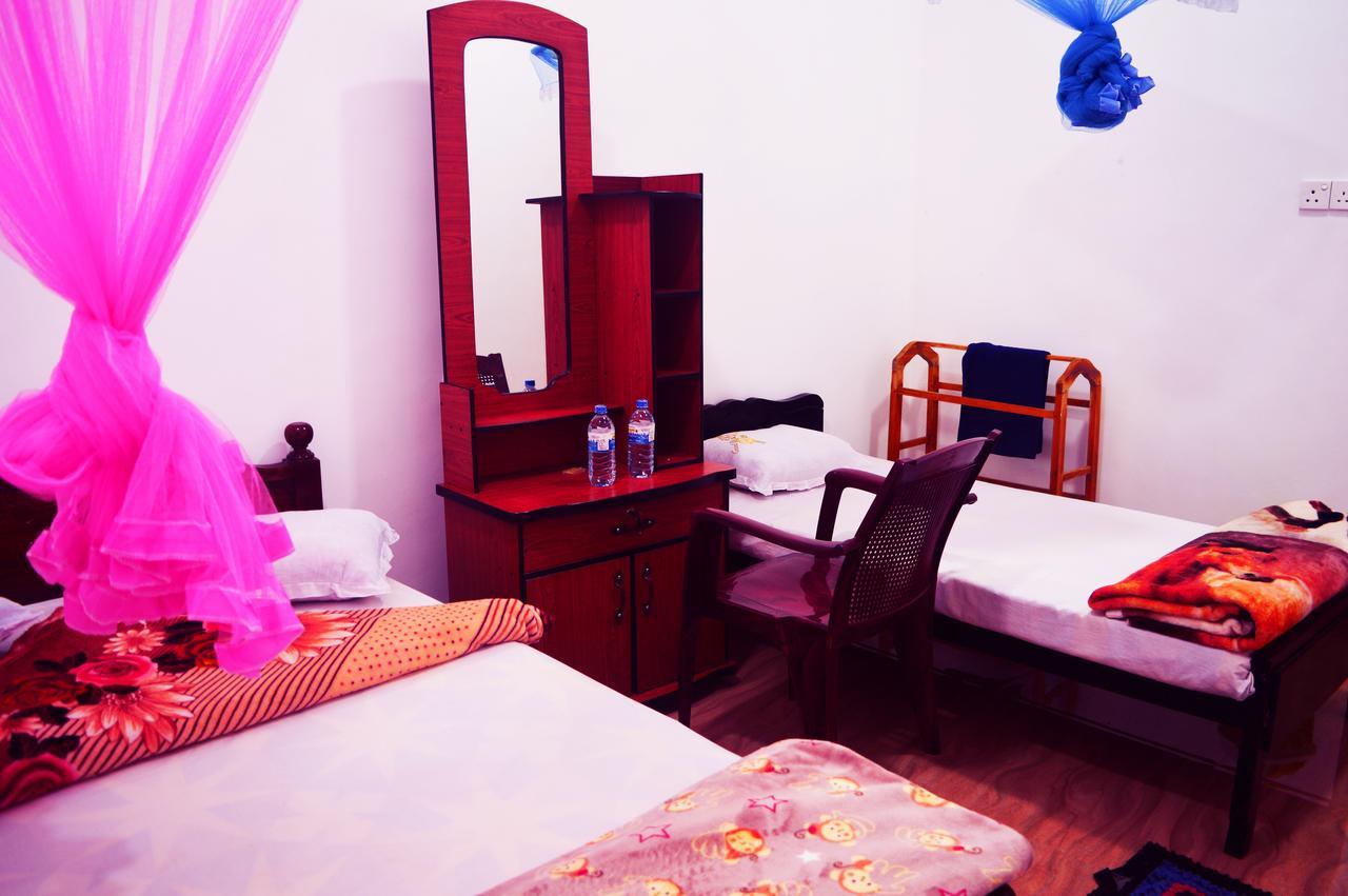 Subash Hotel Nallathanniya Extérieur photo