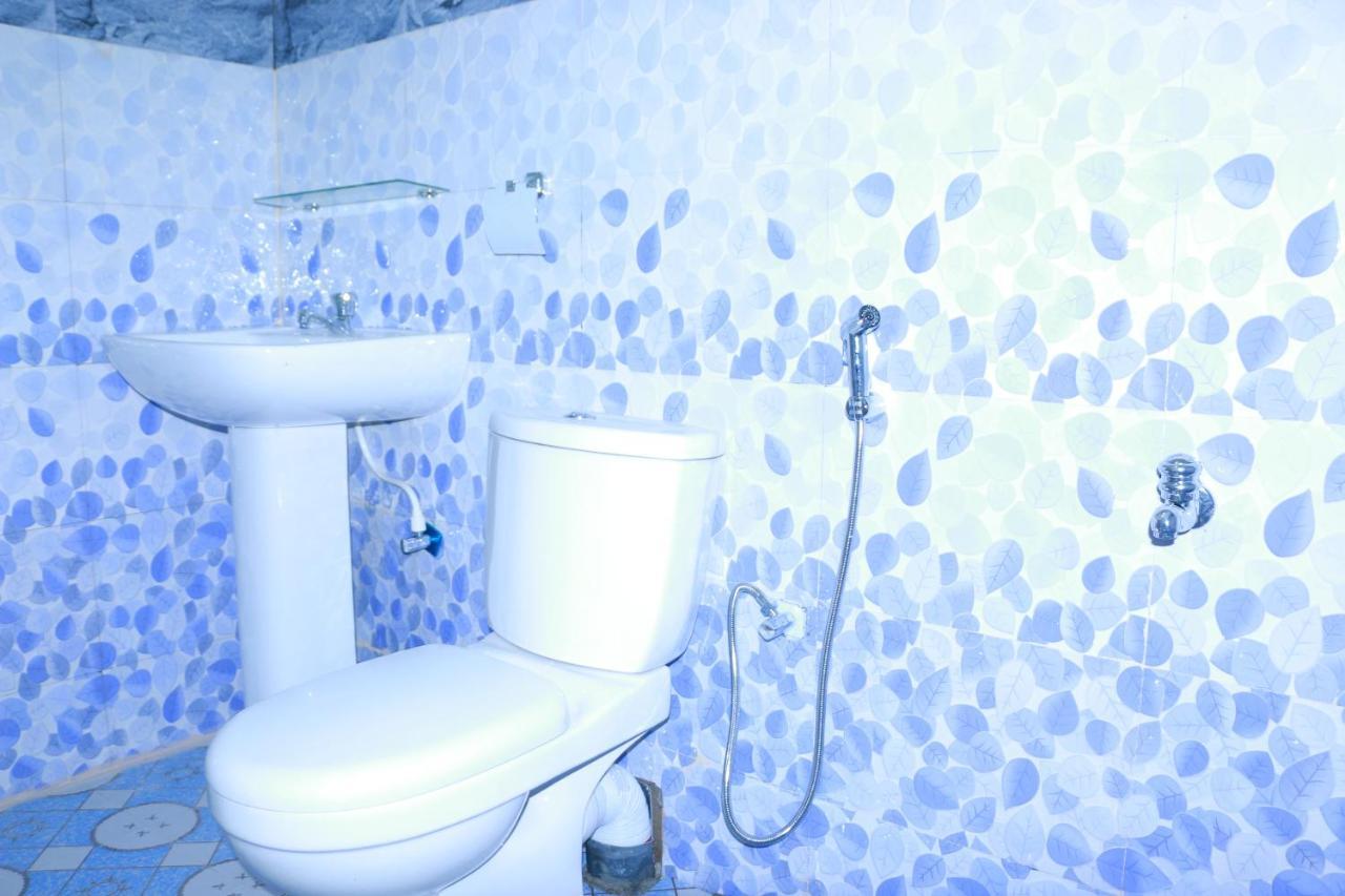 Subash Hotel Nallathanniya Extérieur photo