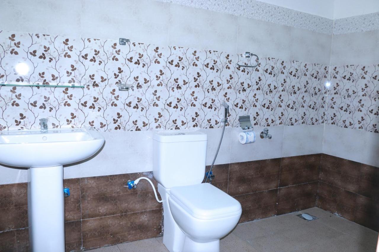 Subash Hotel Nallathanniya Extérieur photo