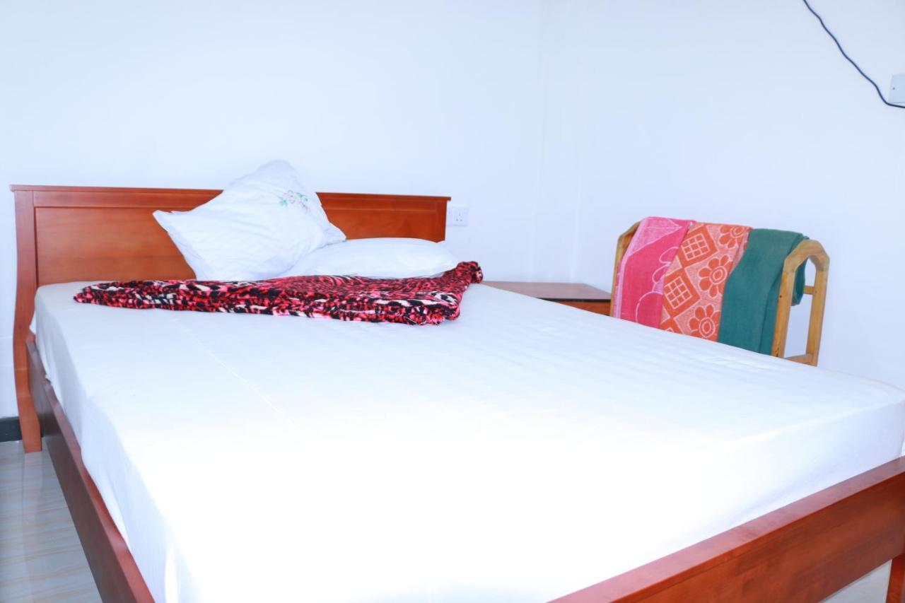 Subash Hotel Nallathanniya Extérieur photo