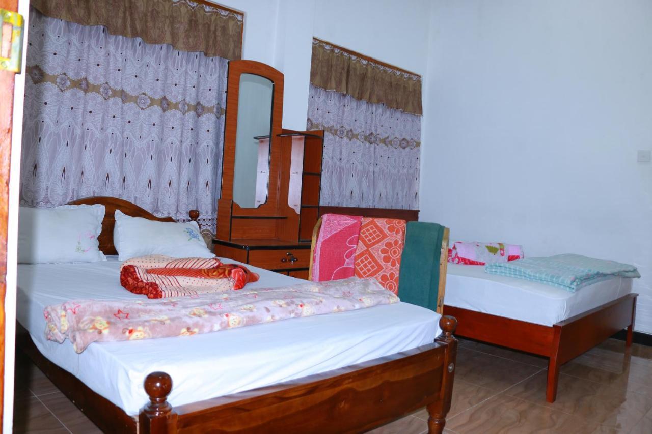 Subash Hotel Nallathanniya Extérieur photo