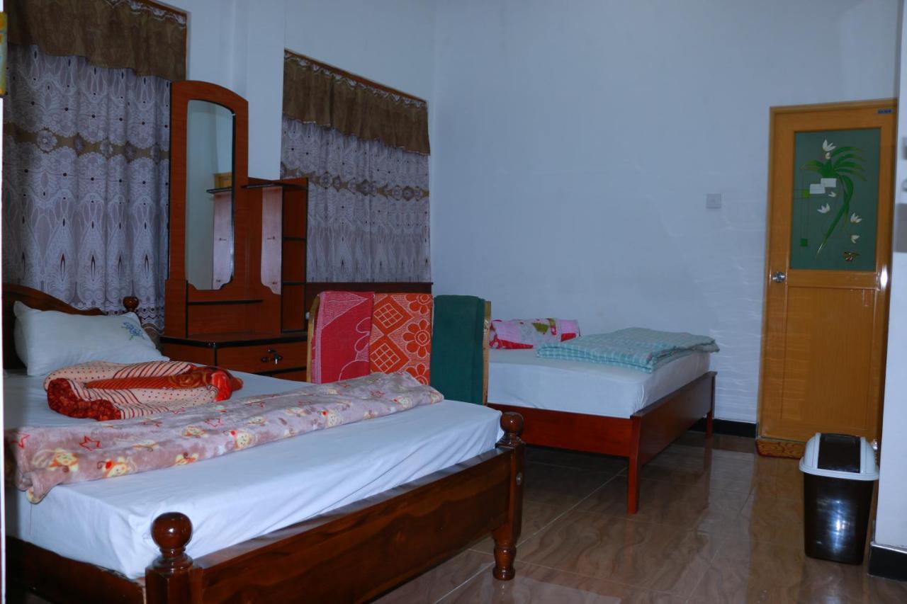 Subash Hotel Nallathanniya Extérieur photo